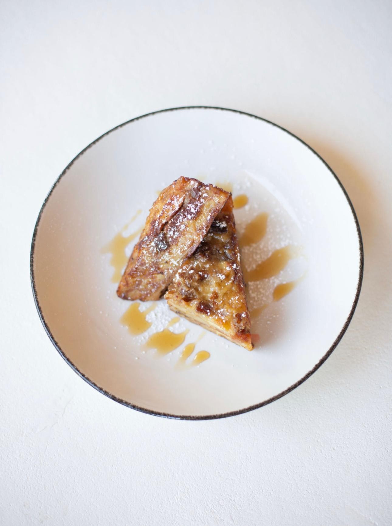 STICKY CARMEL BREAD PUDDING FRENCH TOAST