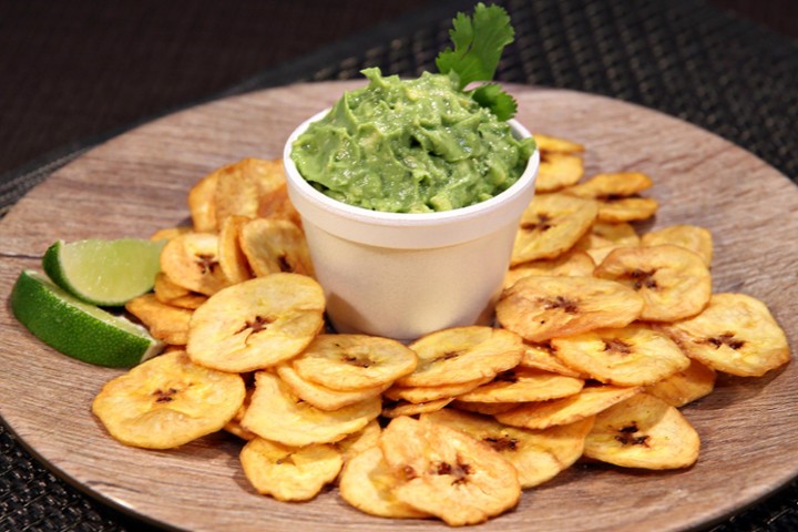 Plantains Chips with Guacamole