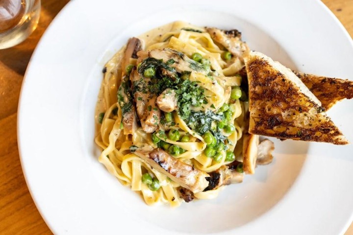 CHICKEN FETTUCCINE