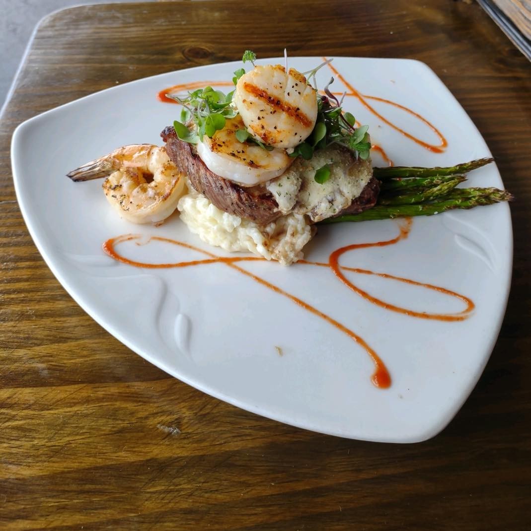 Walt's Fish Market & Restaurant 4144 S Tamiami Trail