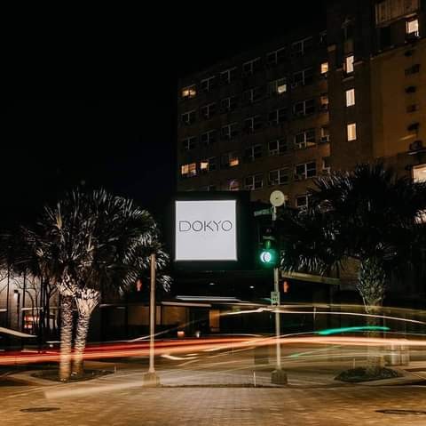 Dokyo Dauntaun 424 N Chaparral St