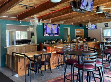 R3 Hotel & Baked on the River Restaurant