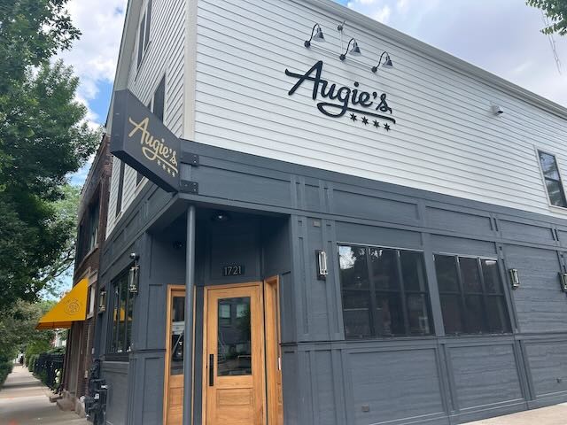 Augie's 1721 West Wrightwood Avenue