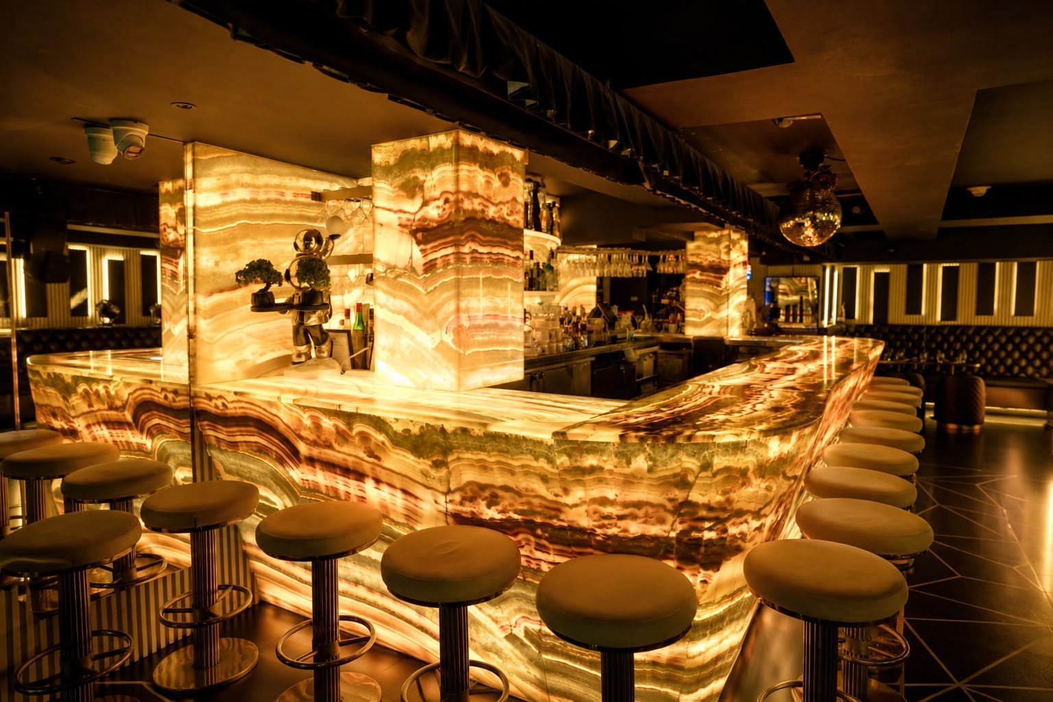 TEN11 LOUNGE & BAR  TEN11 LOUNGE & BAR