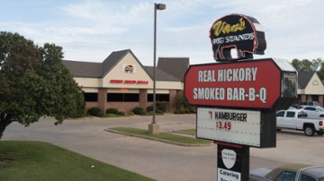 Van's Pig Stand - Shawnee (Harrison St) 3815 North Harrison Street