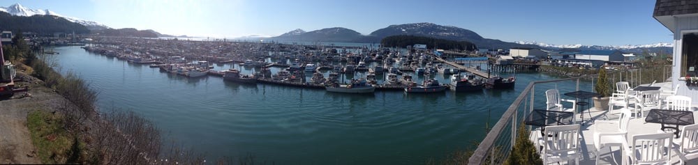 Reluctant Fisherman Bar & Restaurant