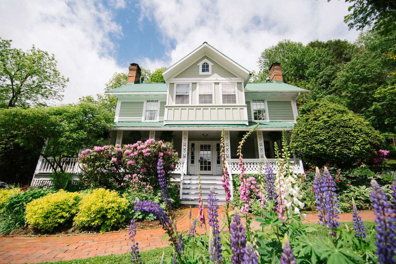 The Mast Farm Inn 2543 Broadstone Road