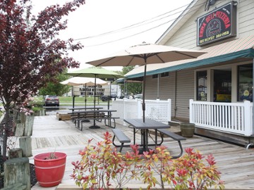 Erma Deli and Pizzeria 635 breakwater road