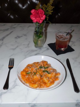 Estelle's 1112 Van Buren Avenue
