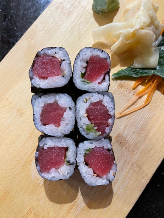 Tekka roll (Tuna roll)