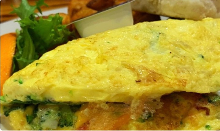 (D) VEGGIE OMELET