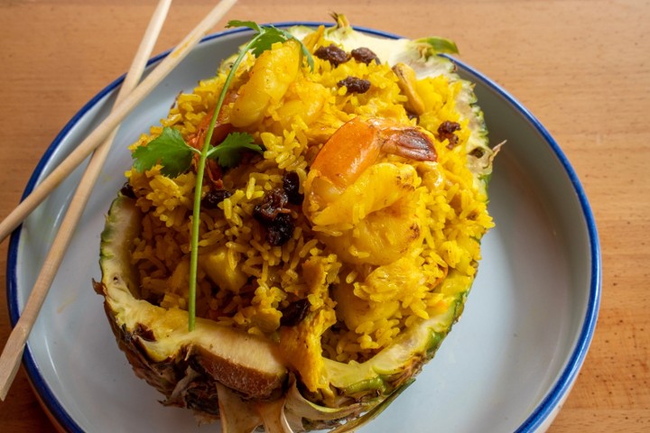 L Pineapple Fried Rice with Chicken and Prawns
