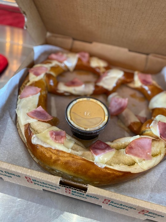 Pretzel - HONEY HAM & SWISS w / 4 oz Snuggy beer cheese