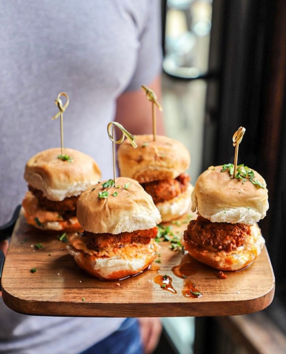 NASHVILLE CHICKEN SLIDERS