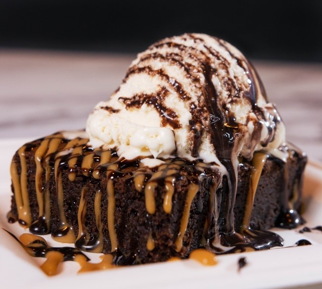 Chocolate Brownie w/Ice Cream