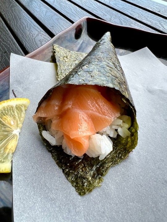 Salmon Hand Roll