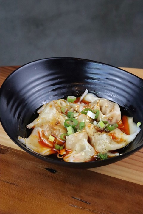 Pork Wonton w/ Chili Sauce 红油猪肉小抄手