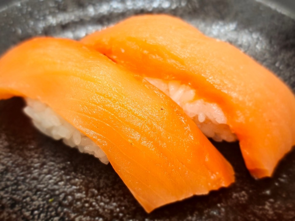Smoked Salmon Nigiri (2 pc)