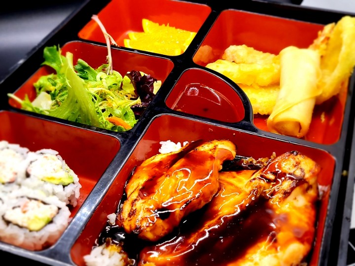 Bento 7: Salmon Teriyaki and 4pcs Cali