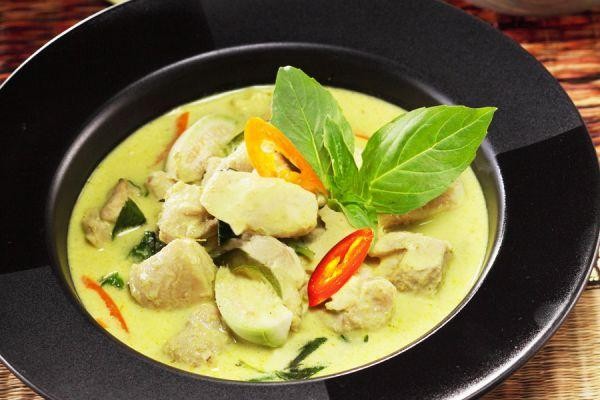 15. Kow Kang Kew Wan Gai (Green curry)