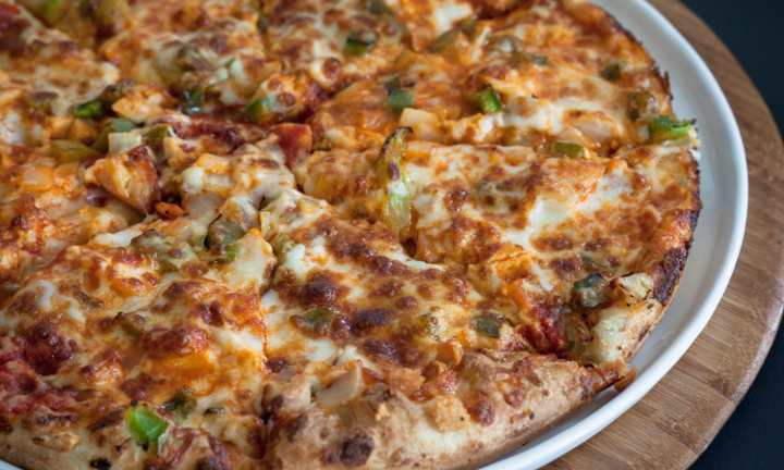 LG Spicy Buffalo Chicken Pizza