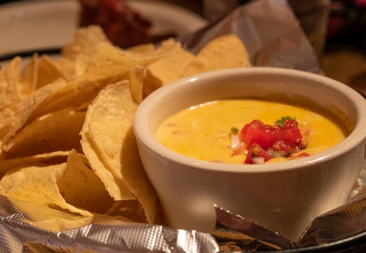 Queso Dip & Chips