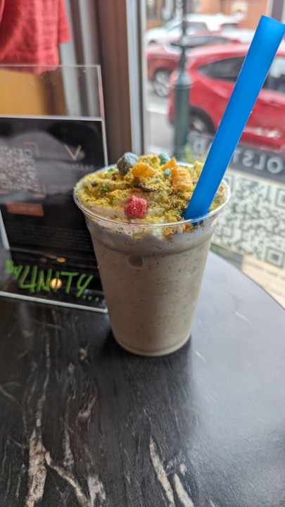 Verrry Berrry Crunch Cereal Shake