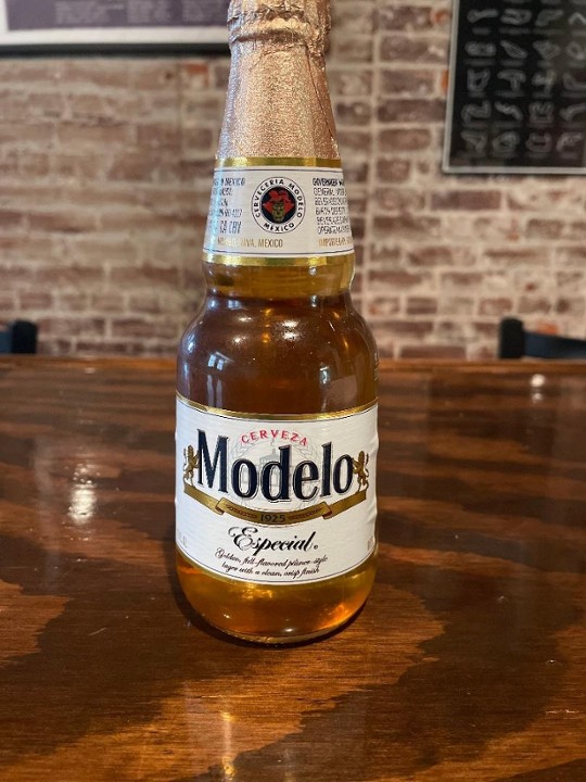 Modelo Especial bottle