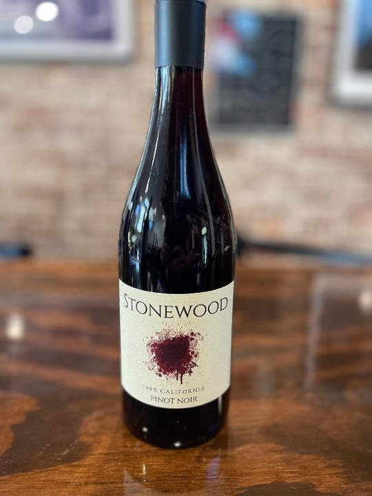 Stonewood Pino Noir bottle