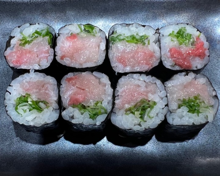 Yellowtail and Scallion Roll * (G)