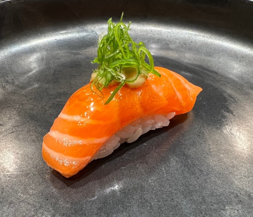 Salmon Nigiri * (G)