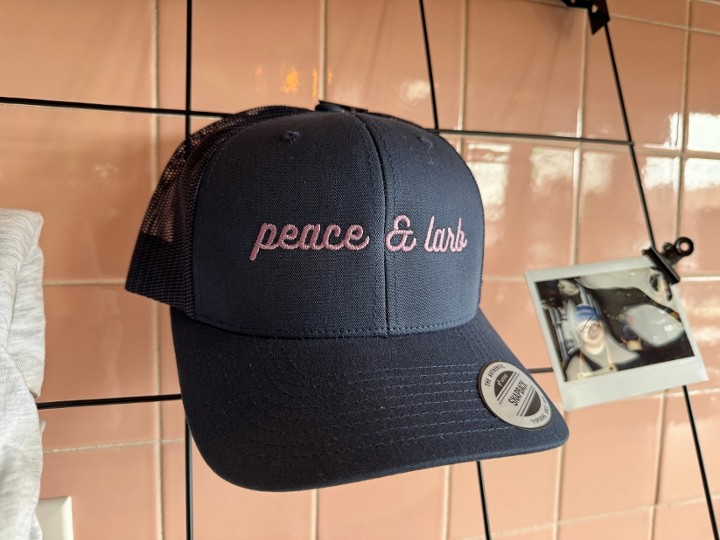 Trucker hat ‘peace&larb’