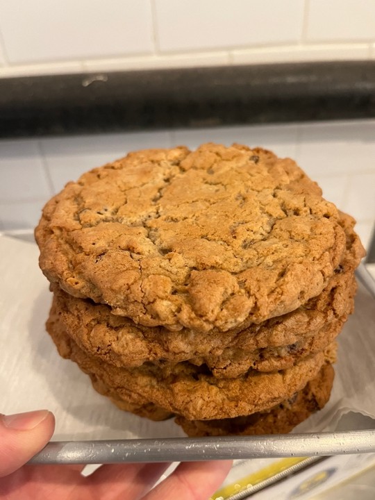 oatmeal raisin cookie