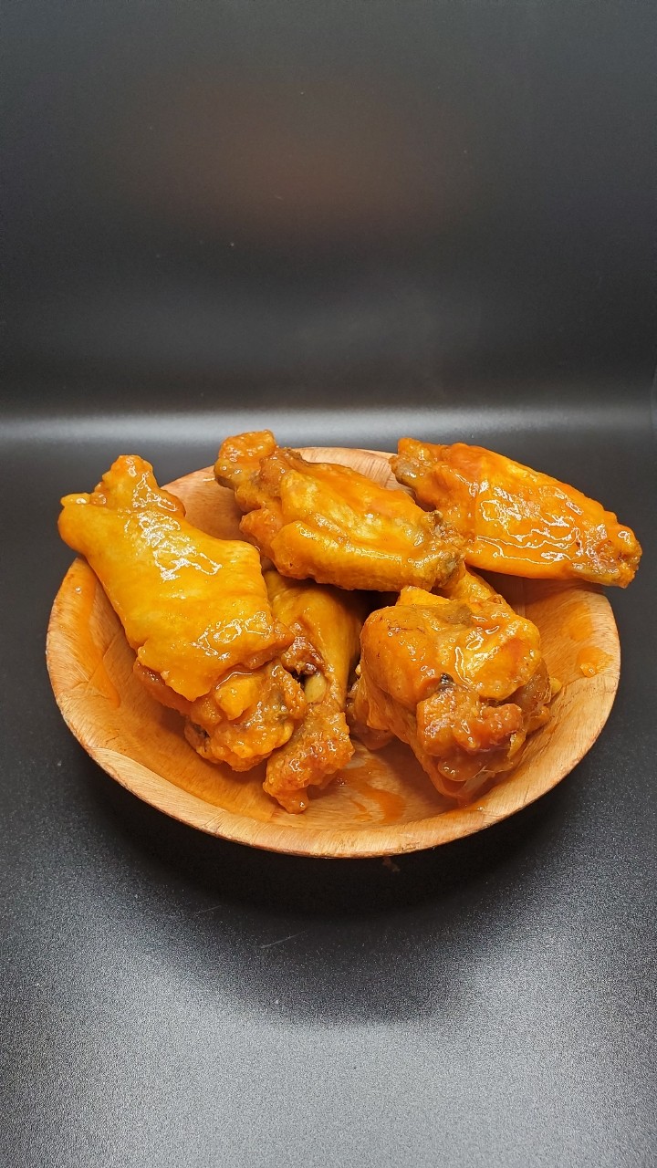 6 - TRADITIONAL FAMOUS WINGS