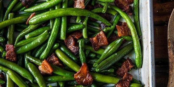 GRILLED GREEN BEANS WITH CRISPY BACON