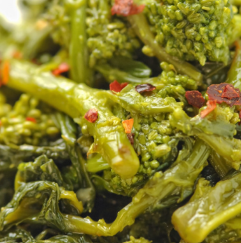 BROCCOLI RABE WITH ROASTED PEPPERS AND SMOKED PROVOLONE
