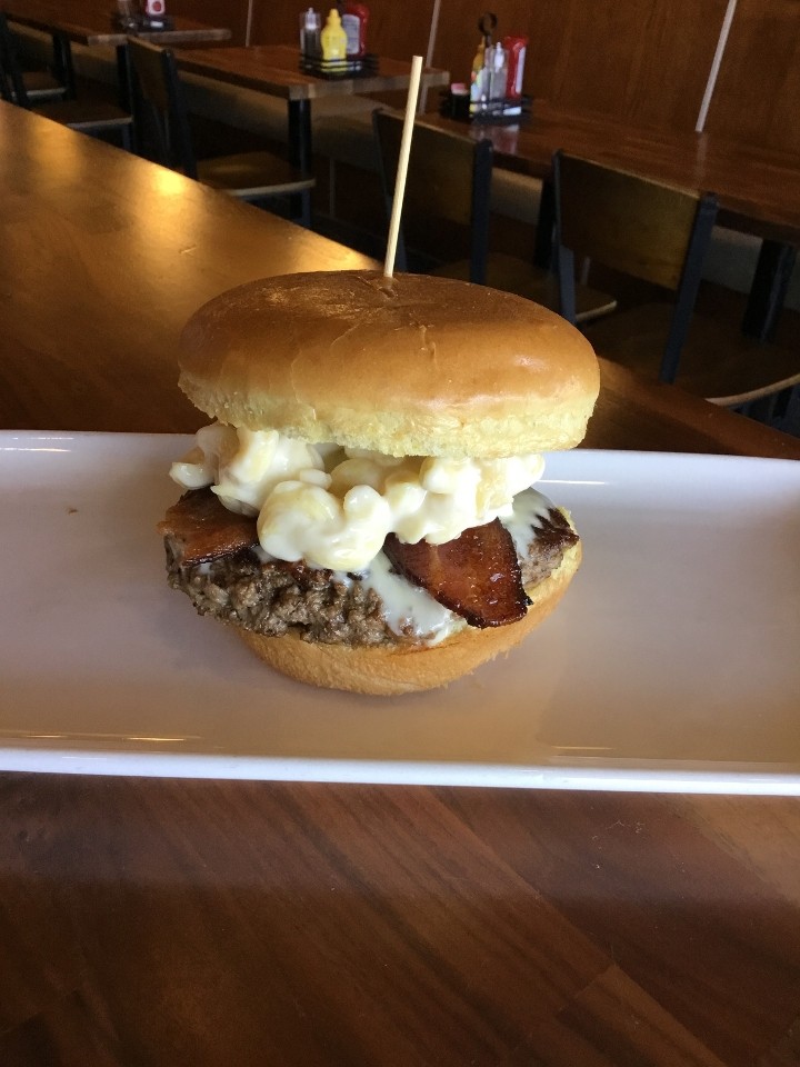 Bacon Mac and Cheese Buger