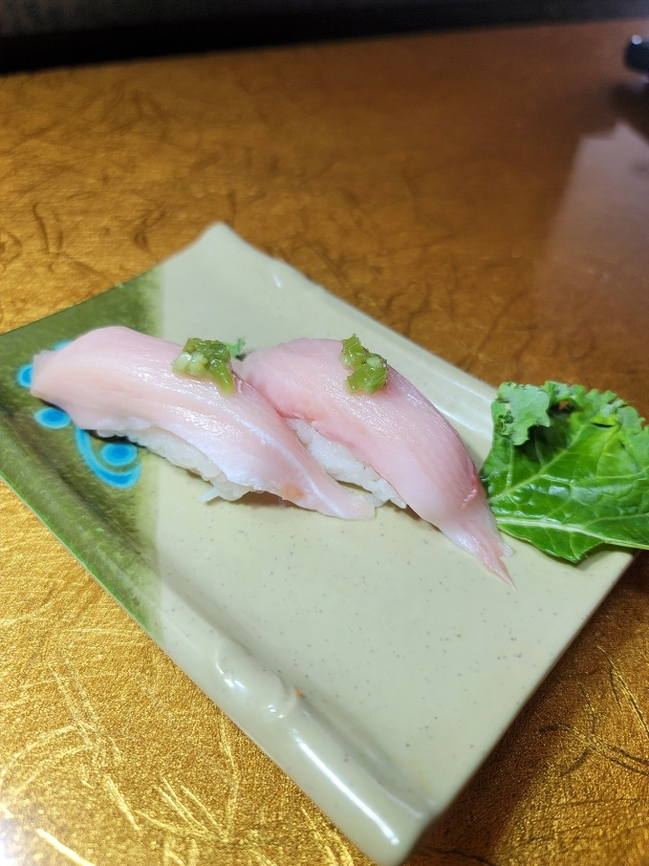 Fatty Yellowtail Sushi* (2pcs)
