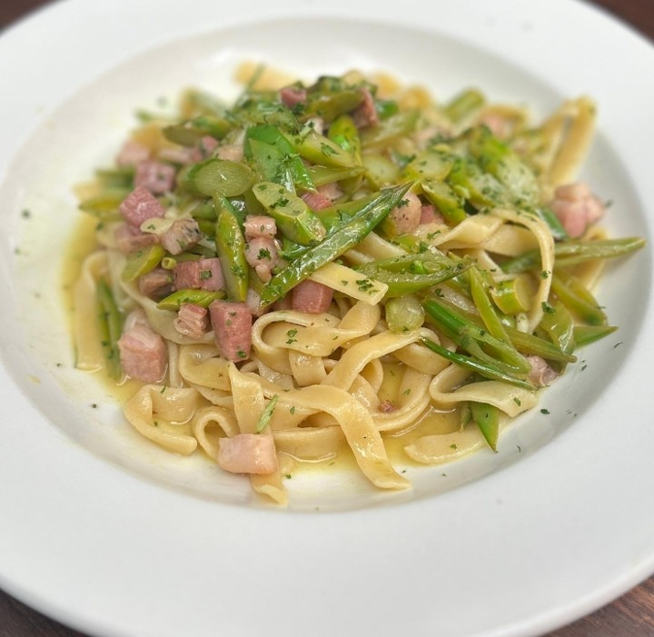 Fettuccine Primavera (lemon garlic sauce)