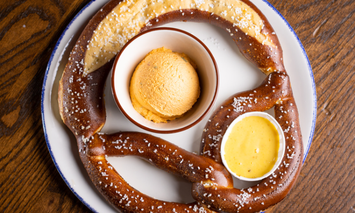ben's big bavarian pretzel (v)