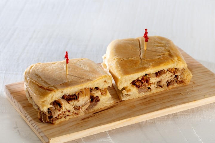 Pan Con Lechon