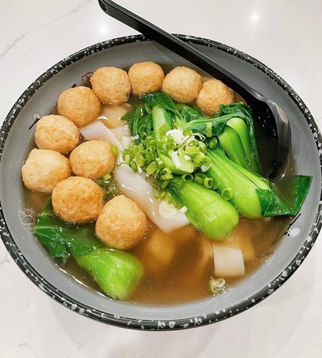 Fish Ball Ho Fun Noodle Soup 鱼丸汤河粉