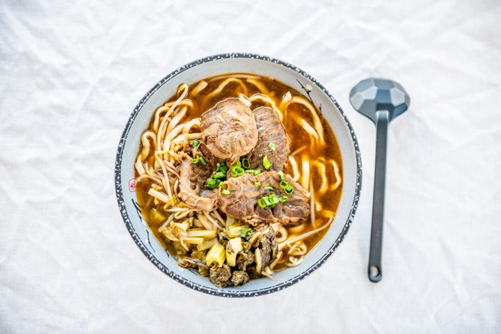 Taiwanese Beef Noodle Soup 台式牛肉面