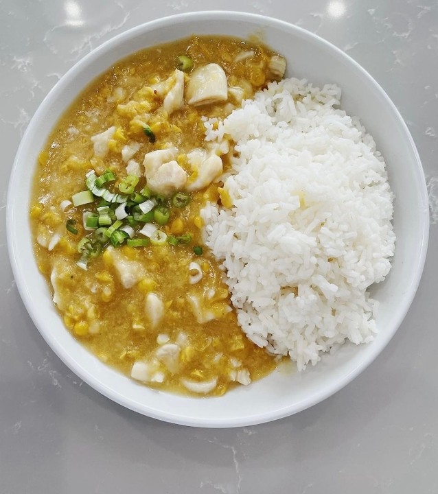 Chicken with Corn Over Rice 粟米鸡粒饭