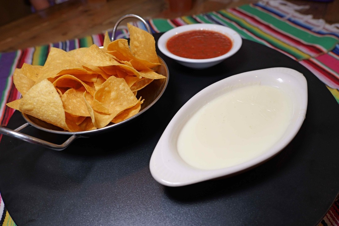 Tacos and Tequila Crown aplerita