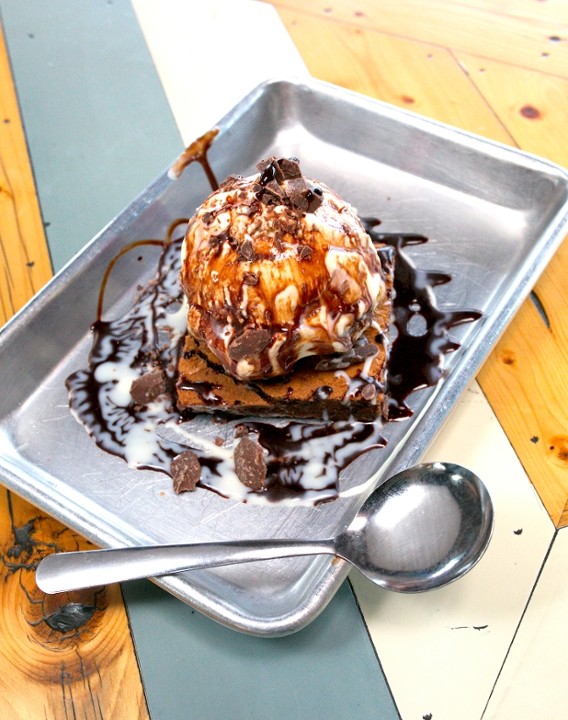 Brownie w/ Ice Cream