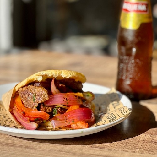 Arepa Lomo Saltado