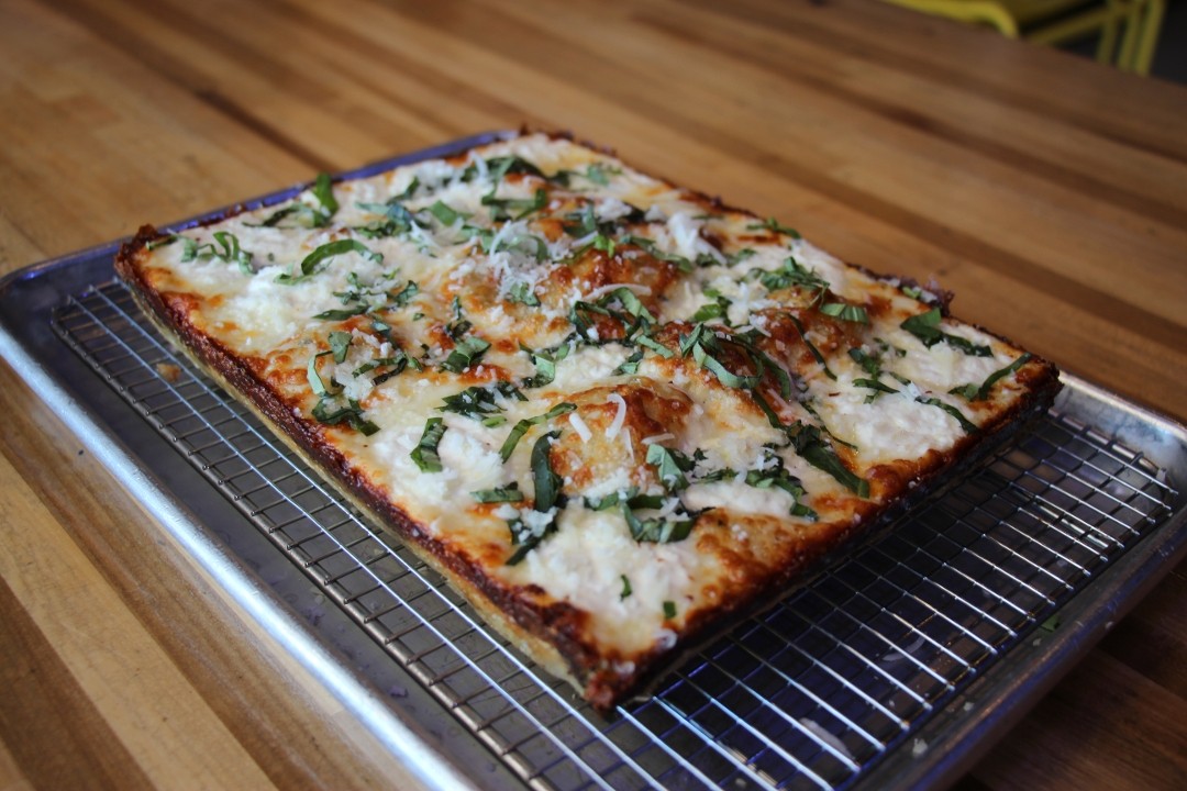 SMALL FIVE CHEESE BIANCA