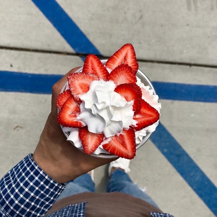 Strawberries and Cream Tray (Serve 12)