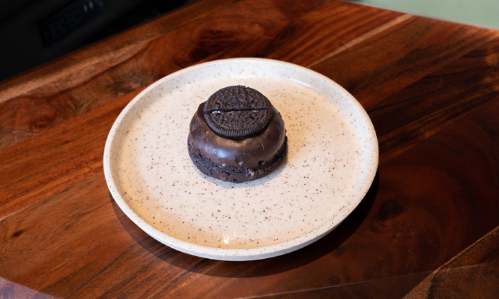 Oreo Chocolate Donut (gf + v)
